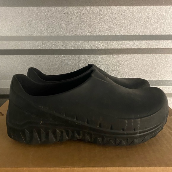 Non-Slip Rubber Foodservice Clogs - Picture 1 of 5